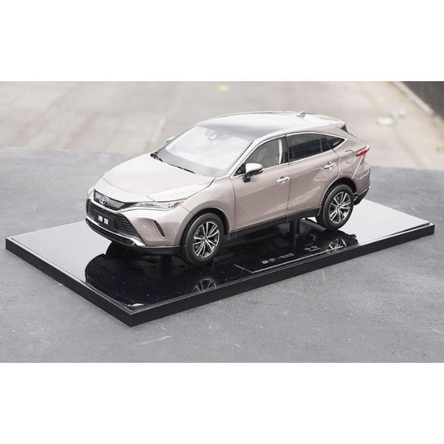 ミニカー 1/18 トヨタ ハリアー TOYOTA HARRIER プラチナ