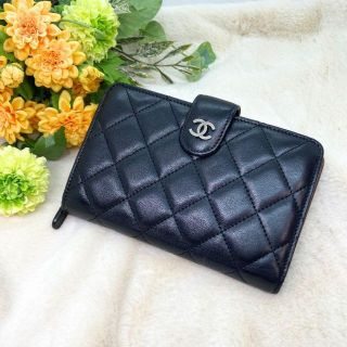 CHANEL - シャネル マトラッセ ラムスキン 二つ折り財布 黒 ボルドー