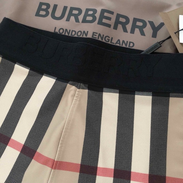 BURBERRY(バーバリー)の【お取置き中】バーバリーチルドレン レギンス 8Y キッズ/ベビー/マタニティのキッズ服女の子用(90cm~)(パンツ/スパッツ)の商品写真