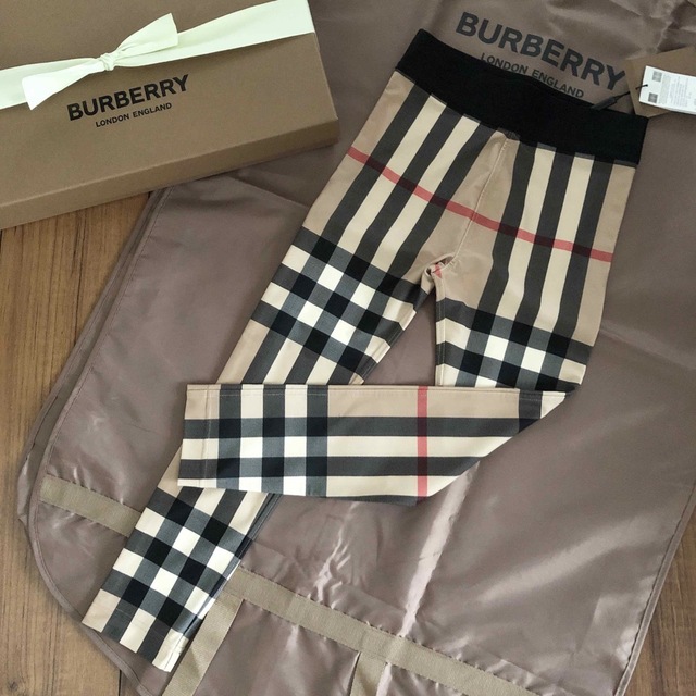 BURBERRY(バーバリー)の【お取置き中】バーバリーチルドレン レギンス 8Y キッズ/ベビー/マタニティのキッズ服女の子用(90cm~)(パンツ/スパッツ)の商品写真