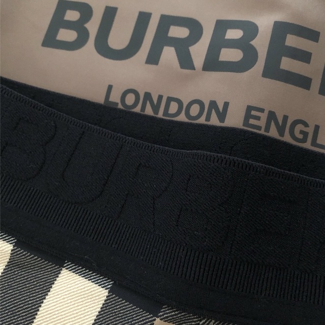 BURBERRY(バーバリー)の【お取置き中】バーバリーチルドレン レギンス 8Y キッズ/ベビー/マタニティのキッズ服女の子用(90cm~)(パンツ/スパッツ)の商品写真