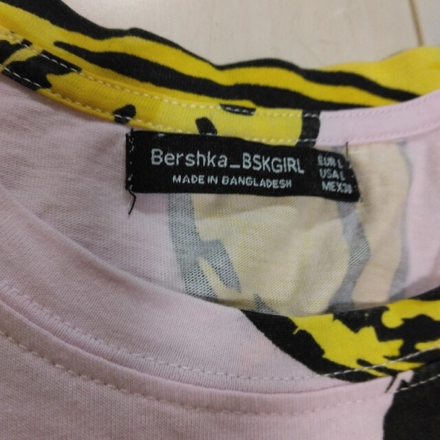 Bershka(ベルシュカ)のベルシュカ　Bershka バナナ　Tｼｬﾂ　L レディースのトップス(Tシャツ(半袖/袖なし))の商品写真