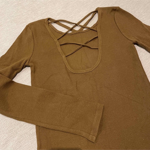 ROSE BUD(ローズバッド)のローズバッド　ブラウン　編み上げ　リブ　長袖カットソー レディースのトップス(カットソー(長袖/七分))の商品写真