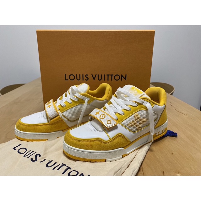 LOUIS VUITTON(ルイヴィトン)のLouis Vuitton ルイヴィトン LV トレイナー イエロー メンズの靴/シューズ(スニーカー)の商品写真