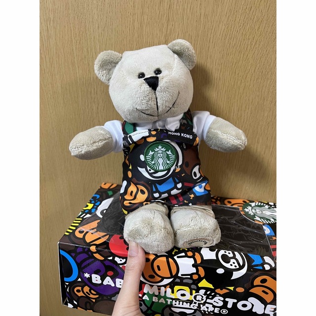 Starbucks(スターバックス)のレア　完売　海外　限定　スターバックス　ベアリスタ　エイプ　熊　コラボ　マイロ エンタメ/ホビーのおもちゃ/ぬいぐるみ(ぬいぐるみ)の商品写真