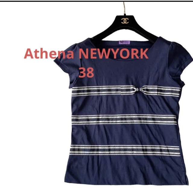 Athena New York(アシーナニューヨーク)のAthena NEWYORK アシーナニューヨーク紺色ストライプリボントップス レディースのトップス(Tシャツ(半袖/袖なし))の商品写真