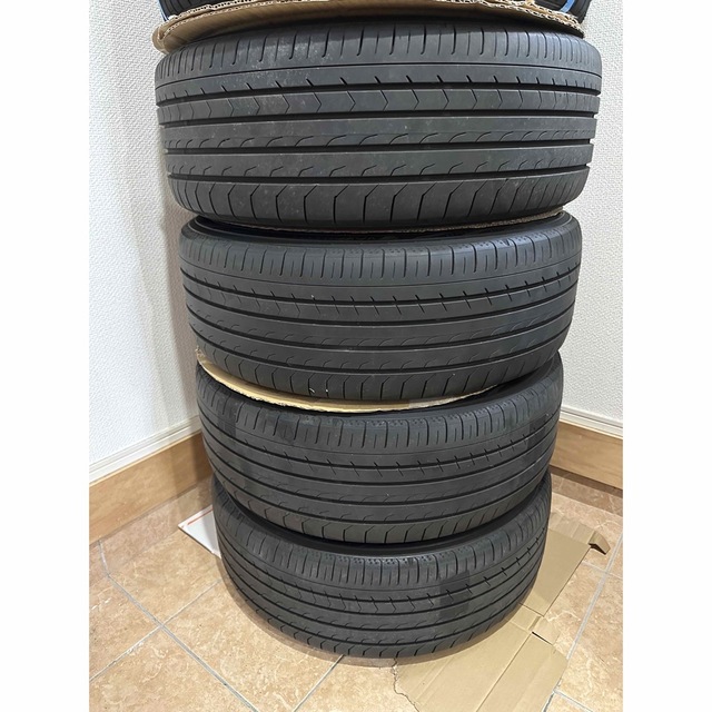 タイヤ　225/45R19 ヨコハマ・ブルーアース4本