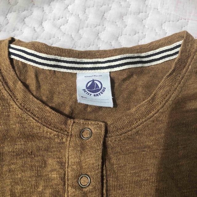 PETIT BATEAU(プチバトー)のプチバトー　12m 74cm キャメルリネンプルオーバー キッズ/ベビー/マタニティのベビー服(~85cm)(シャツ/カットソー)の商品写真