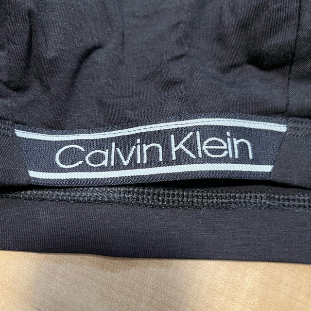 Calvin Klein(カルバンクライン)の開封のみ　未使用　カルバンクライン　ブラレット M ブラック レディースの下着/アンダーウェア(ブラ)の商品写真