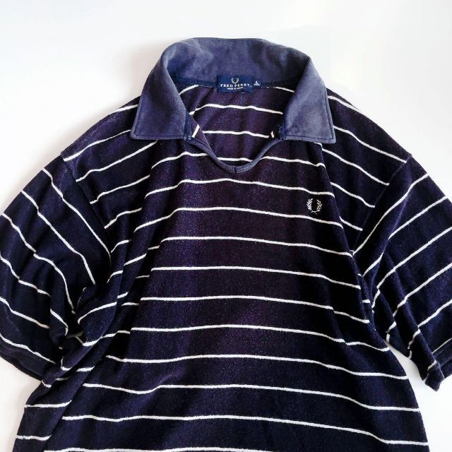 FRED PERRY(フレッドペリー)のFRED PERRY  フレッドペリー　パイル生地　ボーダー　紺　Lサイズ メンズのトップス(ポロシャツ)の商品写真