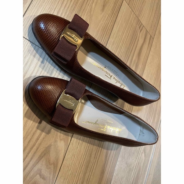 Salvatore Ferragamo(サルヴァトーレフェラガモ)の新品未使用vintageパンプスフェラガモ レディースの靴/シューズ(ハイヒール/パンプス)の商品写真