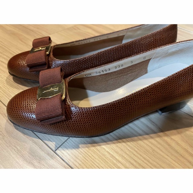 Salvatore Ferragamo(サルヴァトーレフェラガモ)の新品未使用vintageパンプスフェラガモ レディースの靴/シューズ(ハイヒール/パンプス)の商品写真