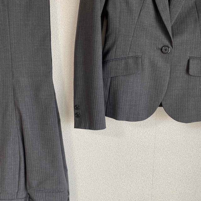 YUMI KATSURA(ユミカツラ)のユミカツラ パンツスーツ 9 W74 グレー OL 春秋 未使用に近い DMW レディースのフォーマル/ドレス(スーツ)の商品写真