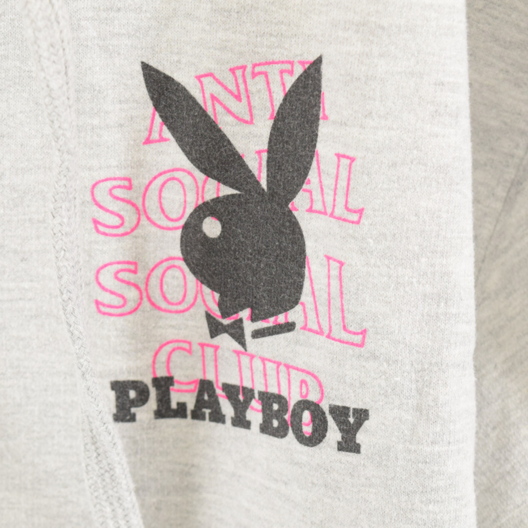 ANTI SOCIAL SOCIAL CLUB(アンチソーシャルソーシャルクラブ)のANTI SOCIAL SOCIAL CLUB アンチソーシャルソーシャルクラブ × PLAYBOY HOODIE プレイボーイ プリントプルオーバーパーカー グレー メンズのトップス(パーカー)の商品写真