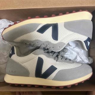 ヴェジャ(VEJA)のVEJAスニーカー(値下げ交渉受け付けません)(スニーカー)