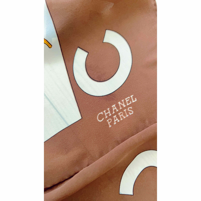 CHANEL(シャネル)のレア　ヴィンテージ　ココシャネル　マドモアゼル ビジュー 大判スカーフ シルク レディースのファッション小物(バンダナ/スカーフ)の商品写真