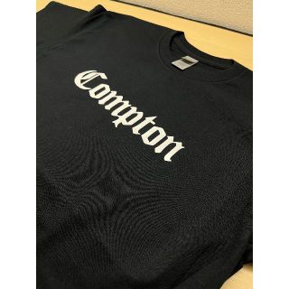 COMPTON ロゴパーカー　ウェッサイ