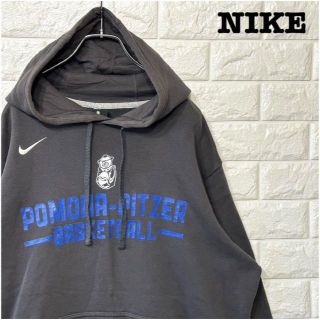 ナイキ(NIKE)のカレッジロゴ★ナイキ NIKE プルオーバーパーカー 刺繡ロゴ 裏起毛 デカロゴ(パーカー)