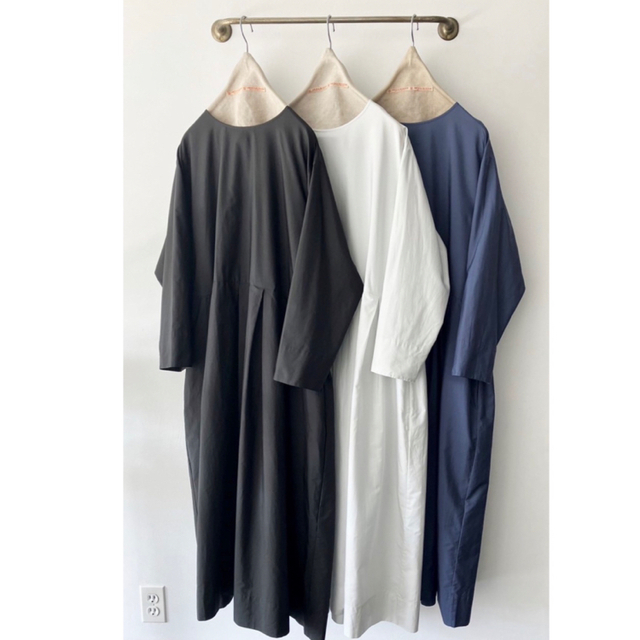 ARTS&SCIENCE(アーツアンドサイエンス)の新品 【23SS】 A&S / Tuck combi slip on dress レディースのワンピース(ロングワンピース/マキシワンピース)の商品写真