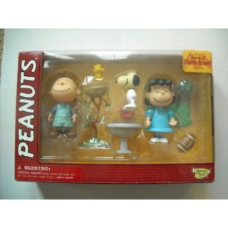 【中古】Peanuts Good Ol' Charlie Brown 3 Pack of Figures Including: Lucy Snoopy and Pig Pen g6bh9ry(その他)