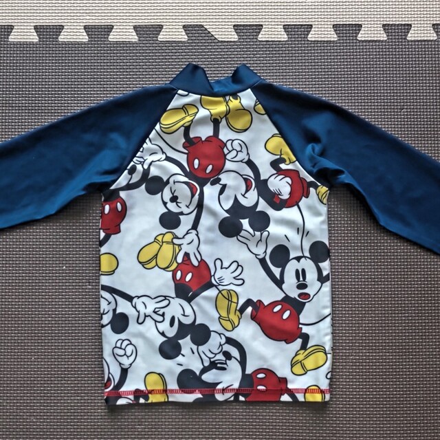 Disney(ディズニー)のキッズ ミッキー ラッシュガード 100cm キッズ/ベビー/マタニティのキッズ服男の子用(90cm~)(水着)の商品写真