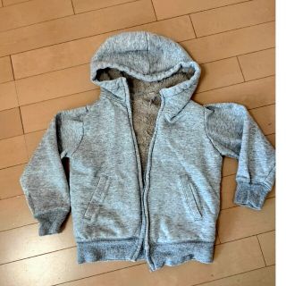 ユニクロ(UNIQLO)のユニクロ　パーカー　アウター　子供服　冬服　グレー　サイズ120(ジャケット/上着)