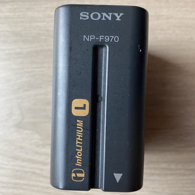 SONYビデオカメラ用 バッテリー NP-F970 純正品 スマホ/家電/カメラのカメラ(ビデオカメラ)の商品写真