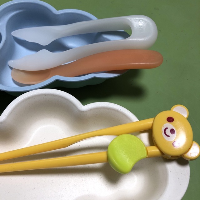 combi(コンビ)の雲型　離乳食　プレート　Combeスプーン　ハサミ　箸　 キッズ/ベビー/マタニティの授乳/お食事用品(離乳食器セット)の商品写真