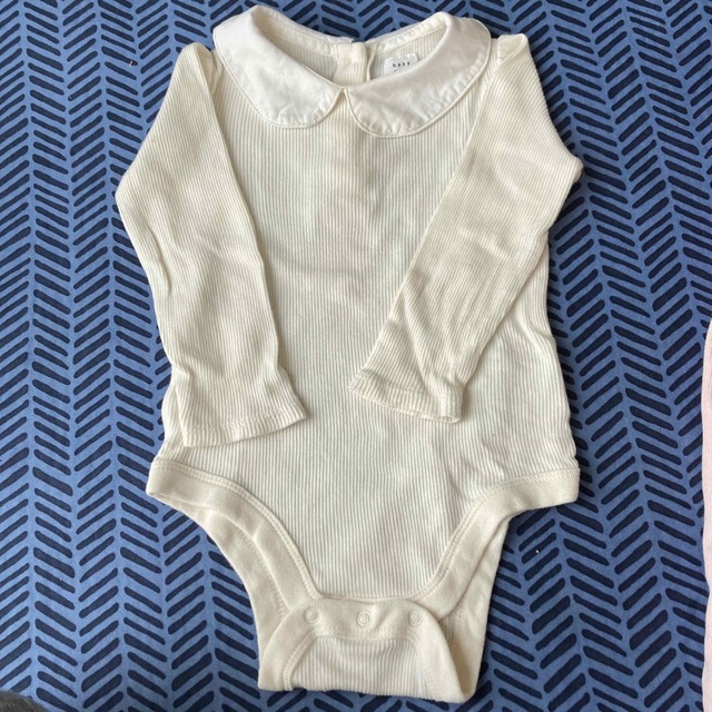 babyGAP(ベビーギャップ)のbaiya ロンパース　無地　襟　ギャップ　まとめ売り　白　70 ピンク　グレー キッズ/ベビー/マタニティのベビー服(~85cm)(ロンパース)の商品写真