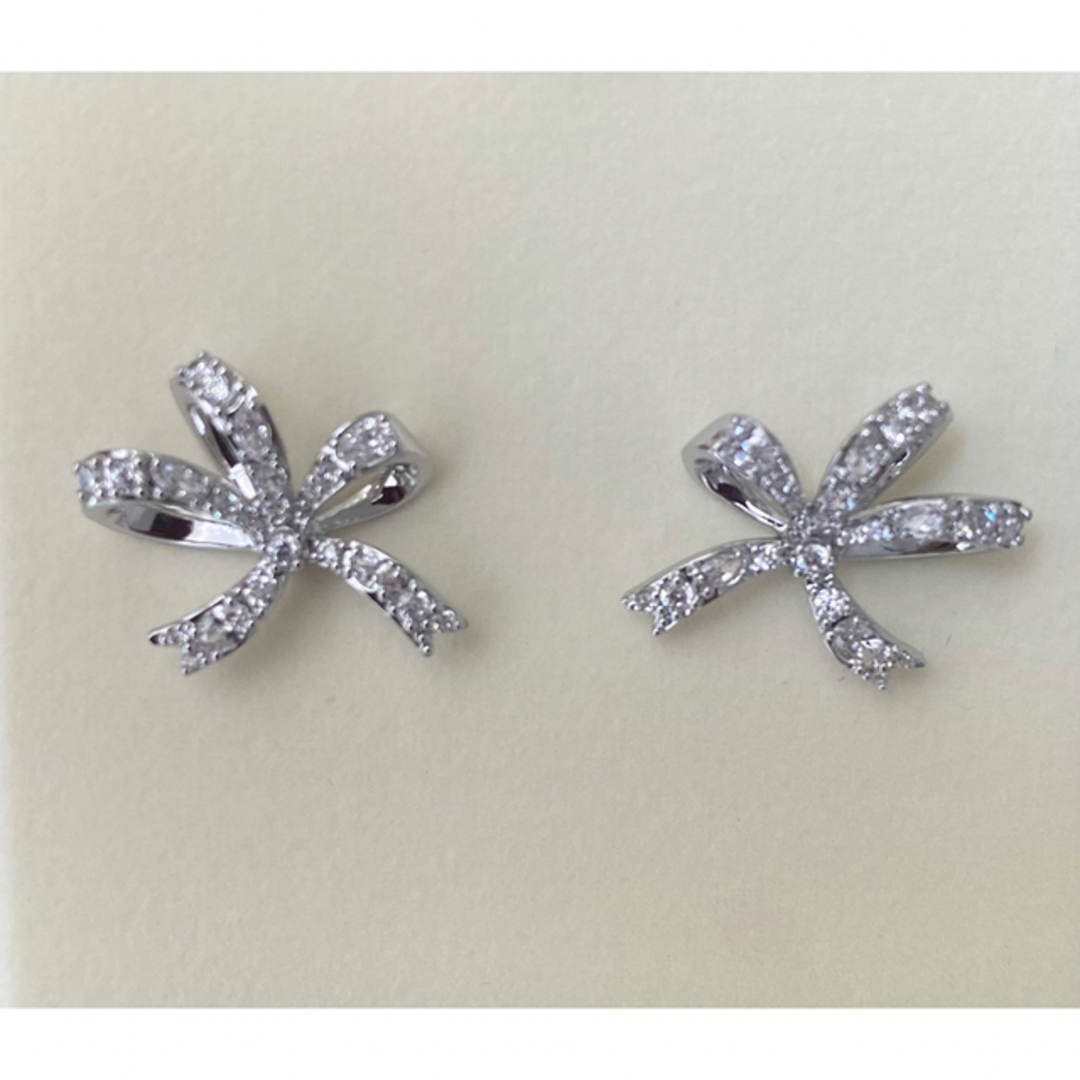 SWAROVSKI - 新品未使用 正規品 SWAROVSKI VOLTA リボンピアスの通販