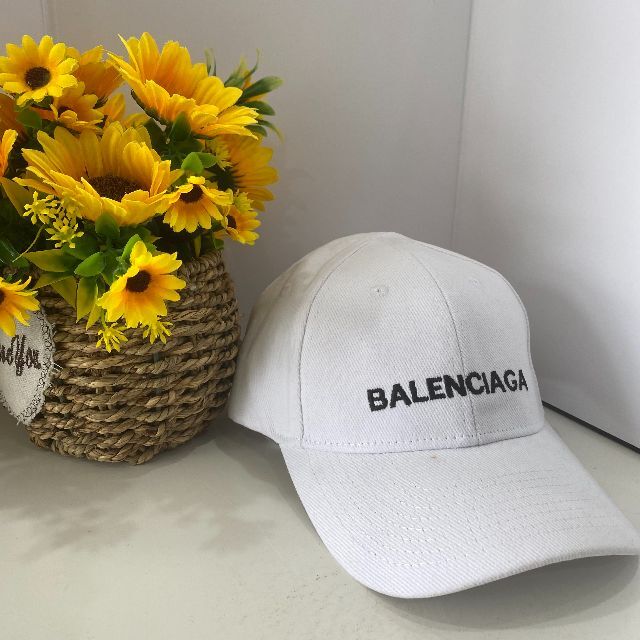 Balenciaga - 新品未使用 バレンシアガ キャップ ロゴ刺繍 白の通販 by