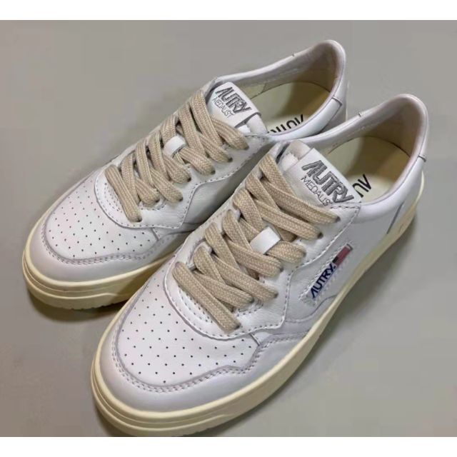 新品 AUTRY MEDALIST LOW LEAT 36 SILVERの通販 by naon's shop|ラクマ