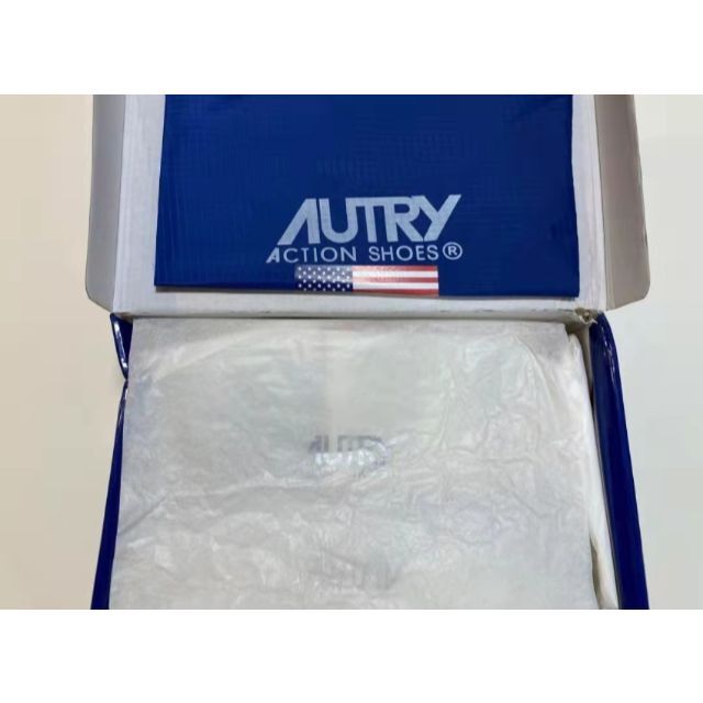 新品 AUTRY MEDALIST LOW LEAT 36 SILVERの通販 by naon's shop|ラクマ