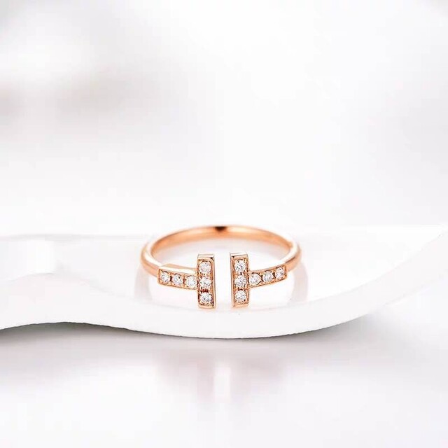 レディース　Tリング　指輪　シルバー　ピンクゴールド　高級品　ジルコニア レディースのアクセサリー(リング(指輪))の商品写真