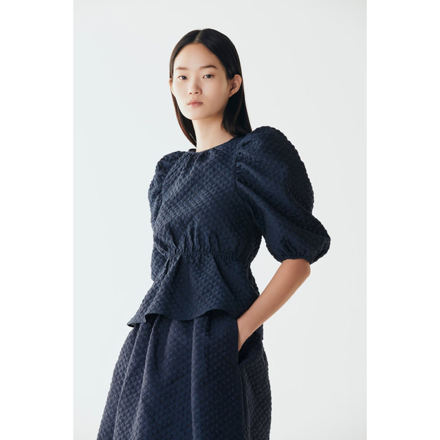 ZARA(ザラ)のZARA  テクスチャー入り生地ブラウス レディースのトップス(シャツ/ブラウス(半袖/袖なし))の商品写真