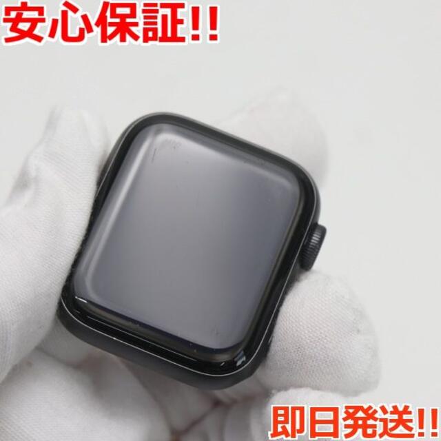 Apple(アップル)の美品 Apple Watch SE GPS 40mm  スペースグレイ スマホ/家電/カメラのスマホ/家電/カメラ その他(その他)の商品写真