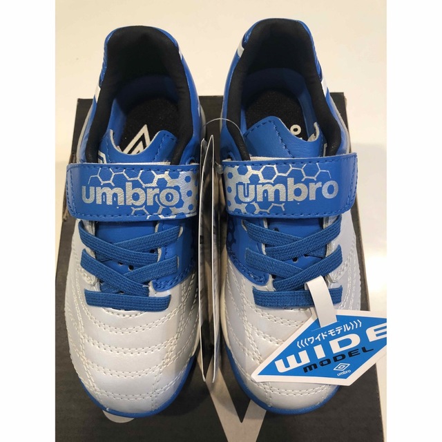 UMBRO(アンブロ)の【新品】UMBRO ACCERATOR SB JR WIDE キッズ/ベビー/マタニティのキッズ靴/シューズ(15cm~)(アウトドアシューズ)の商品写真