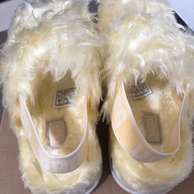 UGG(アグ)の希少完売レアUGG Fluff Sugar Sandalフラッフシュガーサンダル レディースの靴/シューズ(サンダル)の商品写真