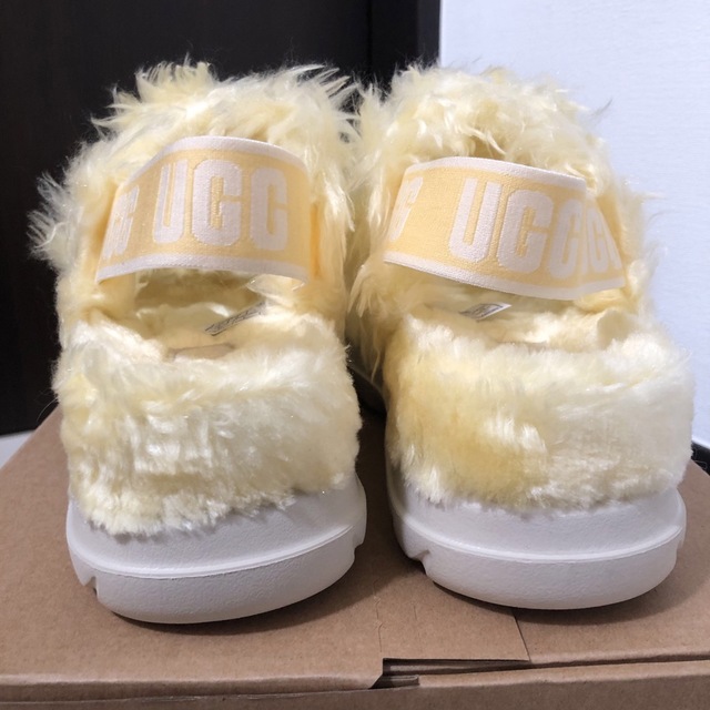 UGG(アグ)の希少完売レアUGG Fluff Sugar Sandalフラッフシュガーサンダル レディースの靴/シューズ(サンダル)の商品写真