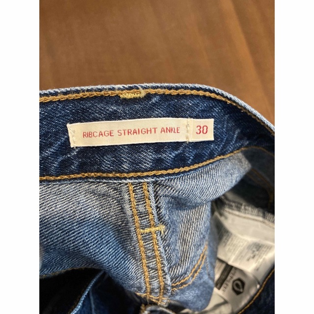 Levi's(リーバイス)のLevi's リーバイス　ストレートデニム　骨スト レディースのパンツ(デニム/ジーンズ)の商品写真