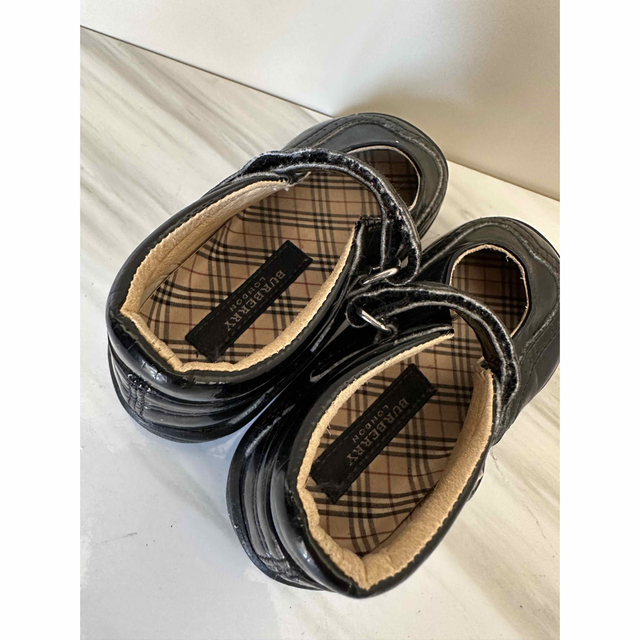 BURBERRY(バーバリー)のBurberry 黒革靴 13cm キッズ/ベビー/マタニティのベビー靴/シューズ(~14cm)(フォーマルシューズ)の商品写真