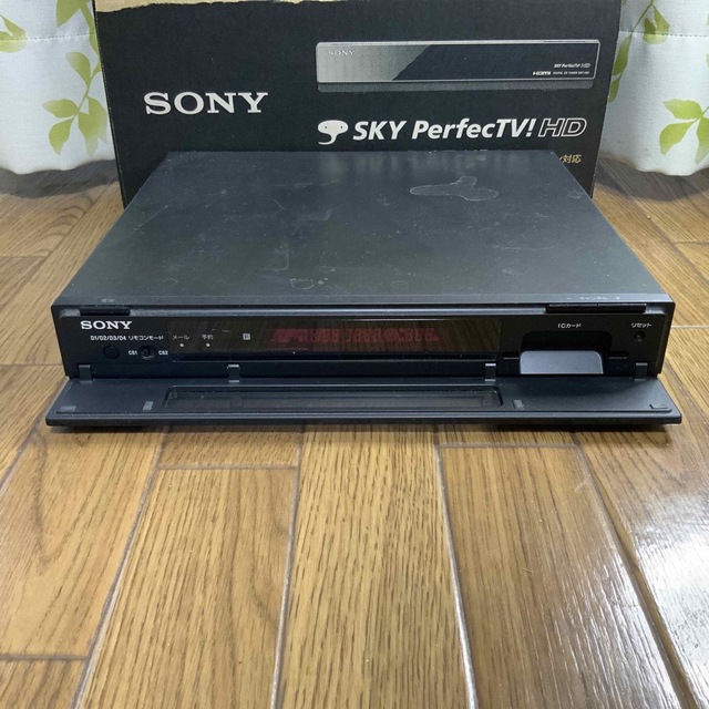 SONY(ソニー)の【ジャンク品】SONY デジタルCS放送チューナー DST-HD1 スマホ/家電/カメラのテレビ/映像機器(その他)の商品写真