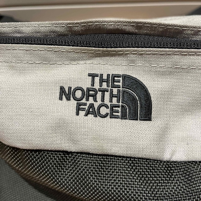 THE NORTH FACE(ザノースフェイス)のザノースフェイス　サコッシュ　メンズバッグ　グレー メンズのバッグ(ショルダーバッグ)の商品写真