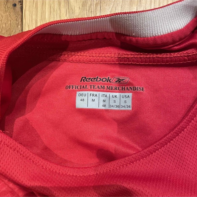 Reebok(リーボック)のリバプール　レプリカ　Tシャツ スポーツ/アウトドアのサッカー/フットサル(ウェア)の商品写真