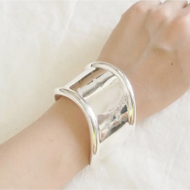 ナッシングアンドアザーズ Wave Bangle