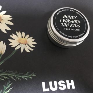 ラッシュ(LUSH)のlushキッチン限定♡みつばちマーチ 練り香水(香水(女性用))