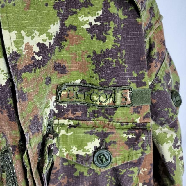 古着　ミリタリージャケット　defcon5　イタリア軍　カモフラ　迷彩 メンズのジャケット/アウター(ミリタリージャケット)の商品写真