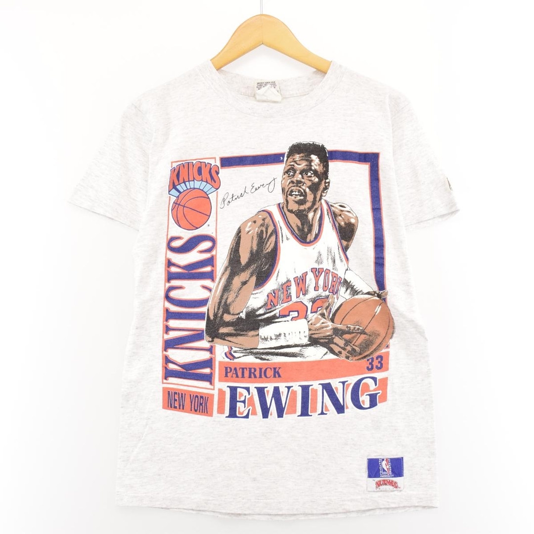 90年代 NUTMEG NBA NEW YORK KNICKS ニューヨークニックス PATRICK EWING パトリックユーイング 両面プリント スポーツプリントTシャツ USA製 メンズS ヴィンテージ /eaa326569