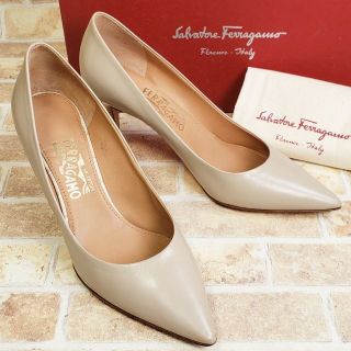 サルヴァトーレフェラガモ(Salvatore Ferragamo)のフェラガモ ☆ レザー ポインテッドトゥ パンプス 8.5C イタリア製(ハイヒール/パンプス)