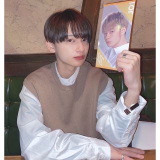 モデル あいすさん着用 universal products ニットベスト の通販 モデル あいすさん着用 universal products ニットベスト の通販